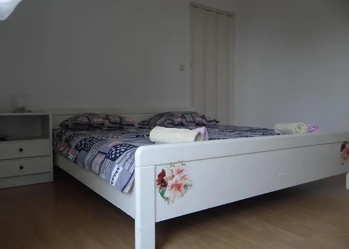 - Insel Rab 16463 شقة