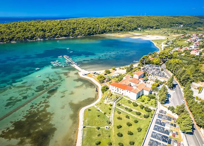 - Insel Rab 16463 شقة